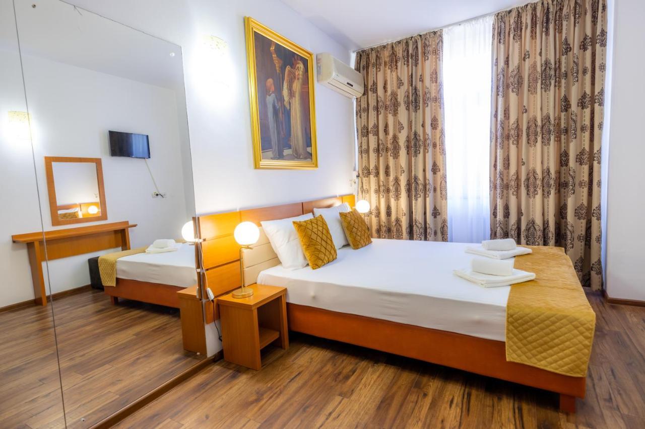 Hotel Sir Lujerului Bucarest Esterno foto