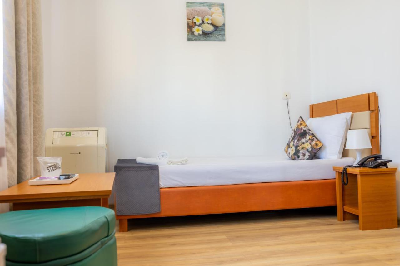 Hotel Sir Lujerului Bucarest Esterno foto