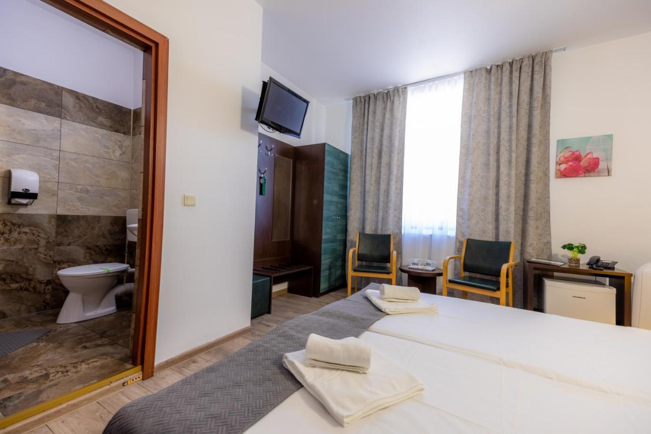 Hotel Sir Lujerului Bucarest Esterno foto