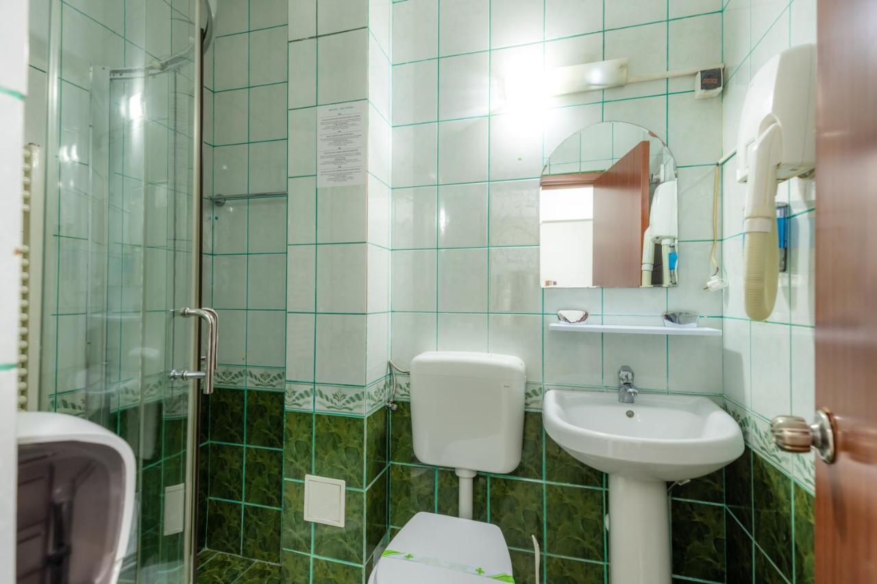 Hotel Sir Lujerului Bucarest Esterno foto