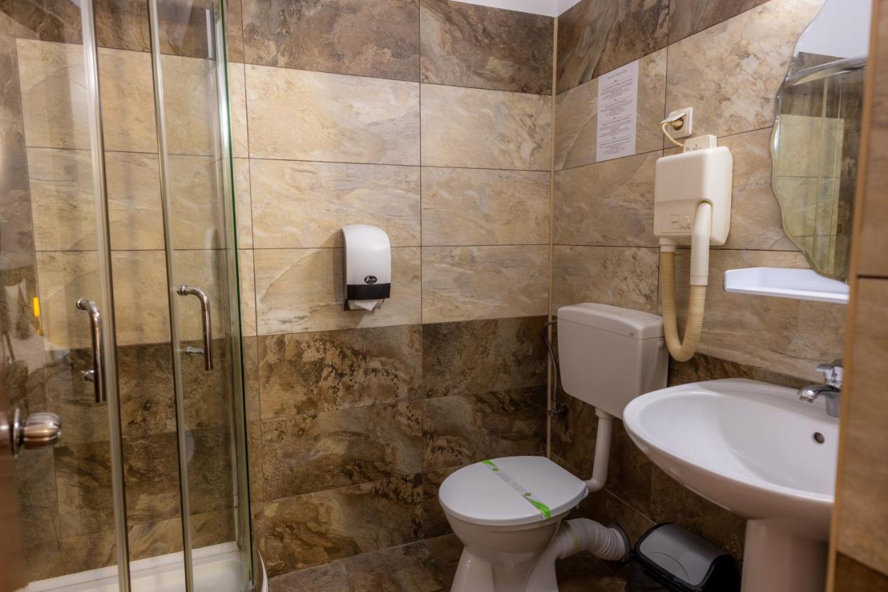 Hotel Sir Lujerului Bucarest Esterno foto