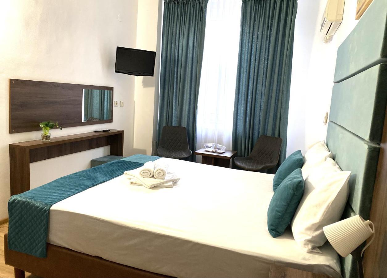 Hotel Sir Lujerului Bucarest Esterno foto