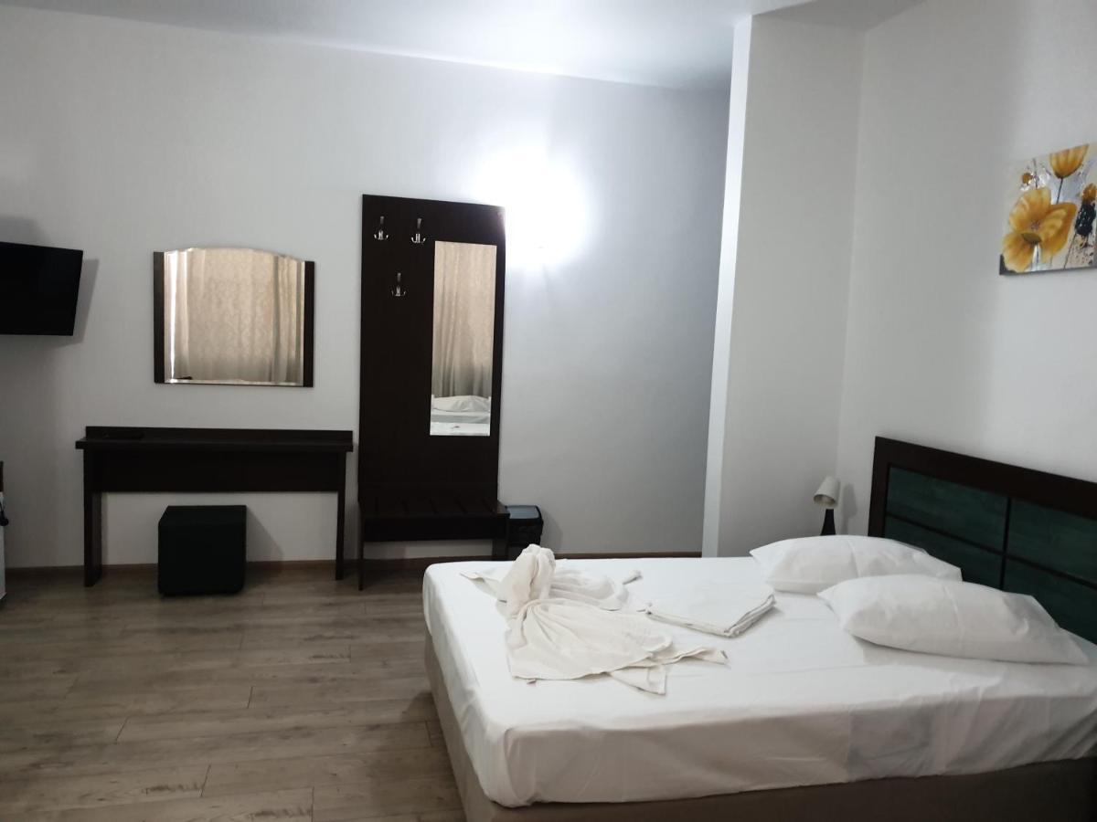Hotel Sir Lujerului Bucarest Esterno foto