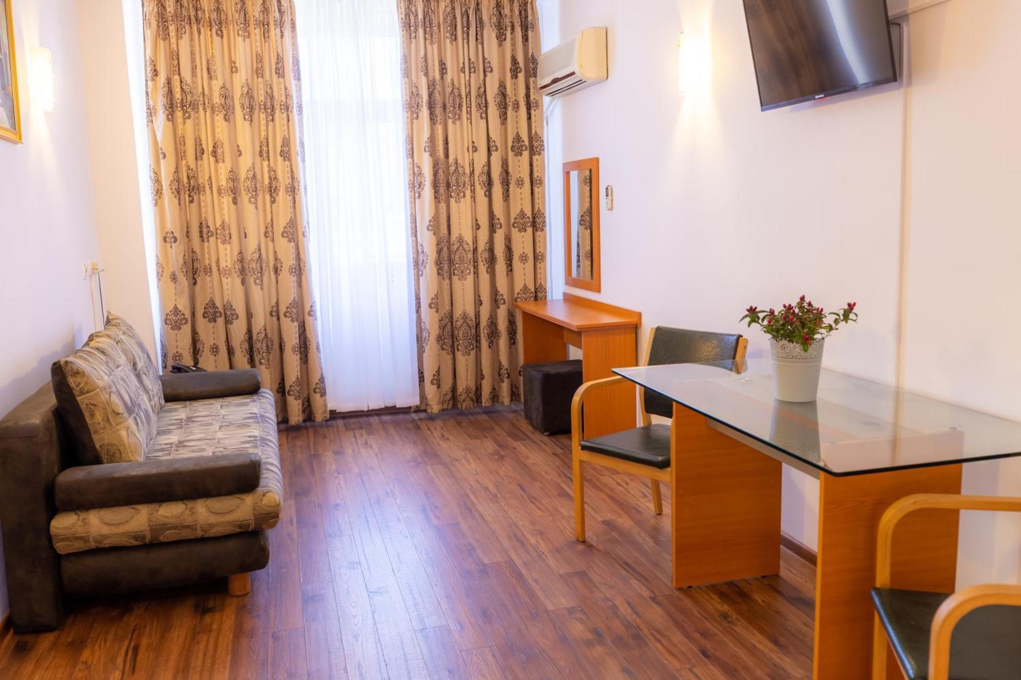 Hotel Sir Lujerului Bucarest Esterno foto